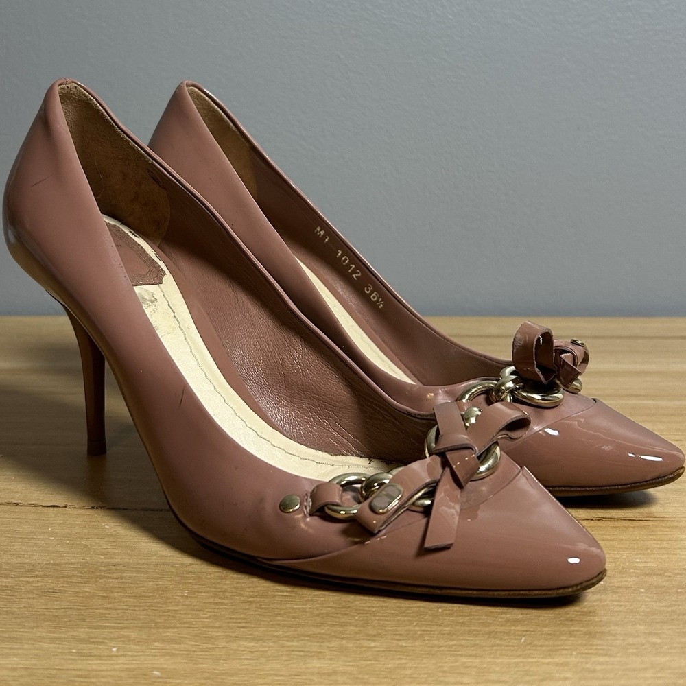 Christian Dior Dusty Pink Patent Leather Bow Chain Detail Pointed Toe Pumps